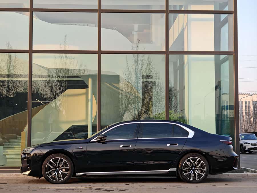 BMW i7 2024 изображение автомобиля #4