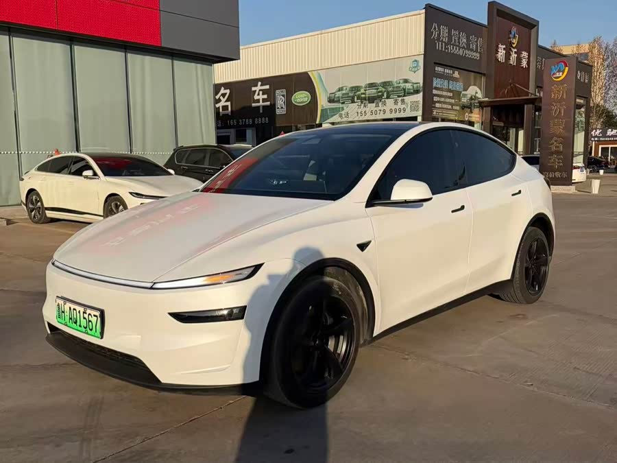 Tesla Model Y 2025 #4 Tesla Model Y 2025 car image #4