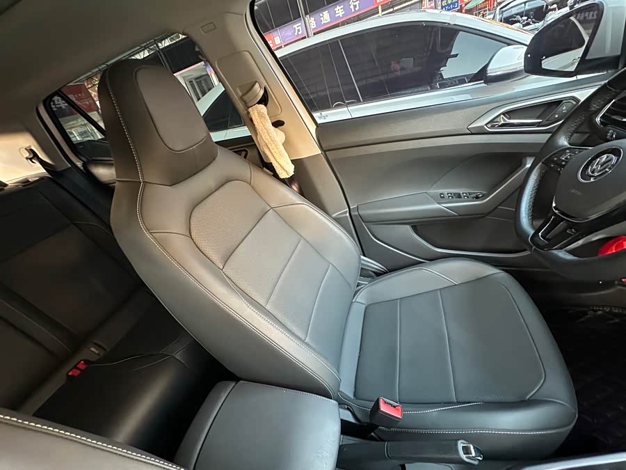 Volkswagen T-Cross 2020 car image #4