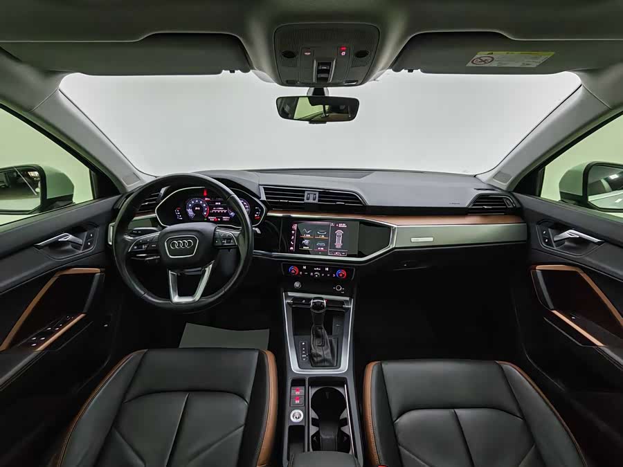 Audi Q3 2020 car image #4