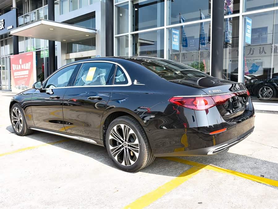 Mercedes-Benz E Class 2025 car image #4