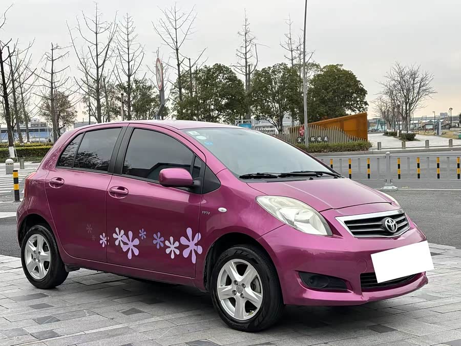 Toyota Yaris 2011 car image #4