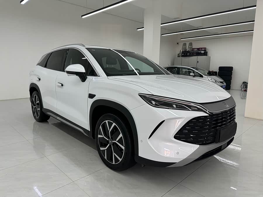 BYD SongL DM-i 2025 #4 BYD SongL DM-i 2025 car image #4