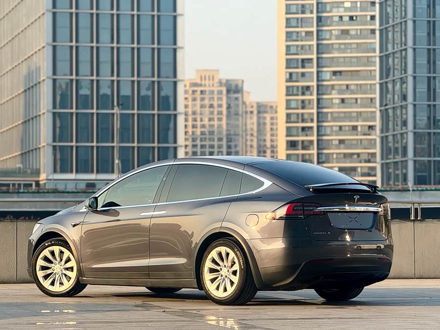 Tesla Model X 2018 #4 Tesla Model X 2018 car image #4