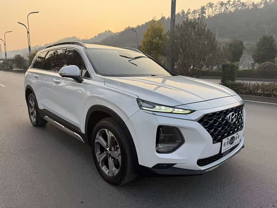 Hyundai Santa Fe 2020 car image #4