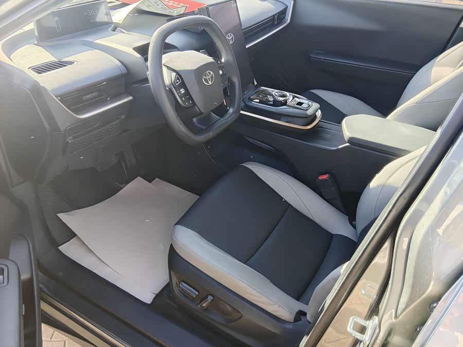 Toyota bZ3 2023 immagine di auto #4