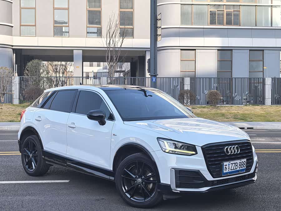 Audi Q2L 2021 car image #4