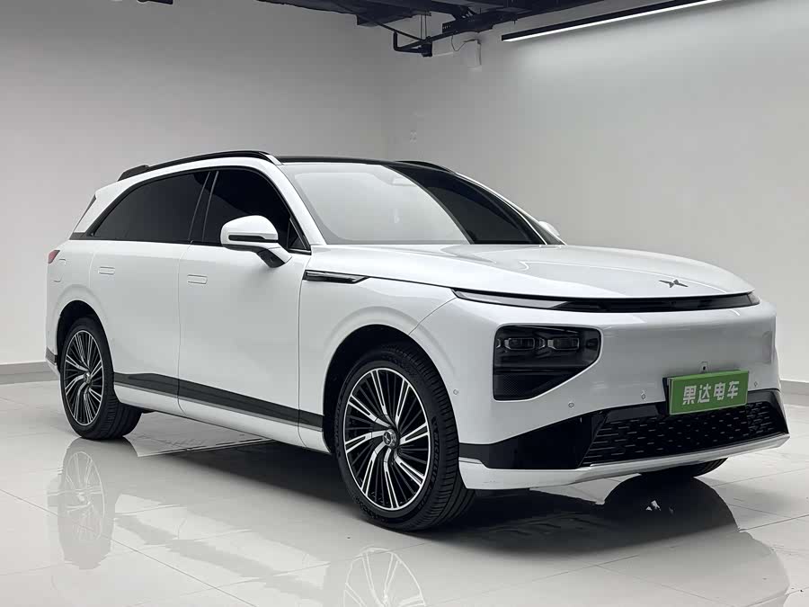 Xpeng G9 2025 صورة سيارة #4
