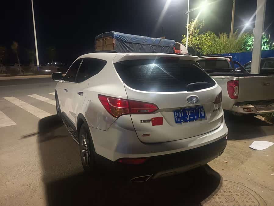 Hyundai Santa Fe 2014 car image #4