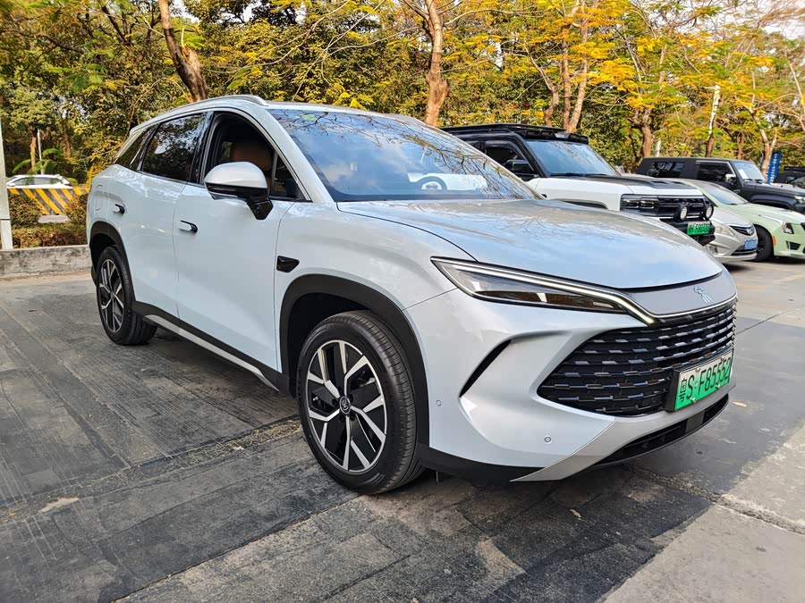 BYD SongL DM-i 2025 car image #4