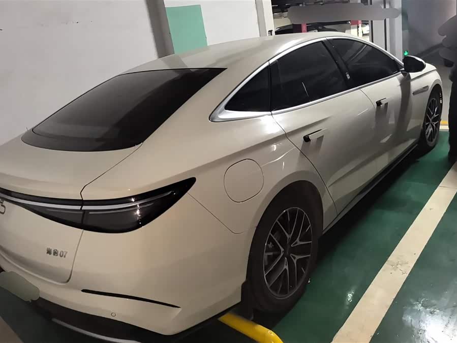 BYD Seal 07 DM-i 2024 car image #4