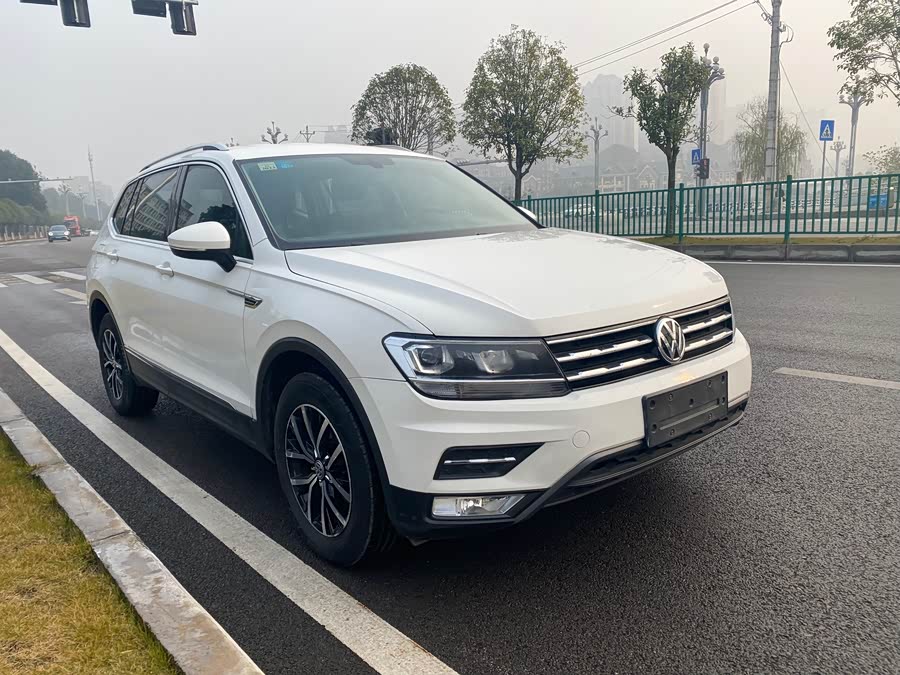Volkswagen Tiguan L 2017 car image #4