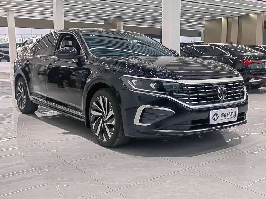 Volkswagen Passat 2023 car image #4