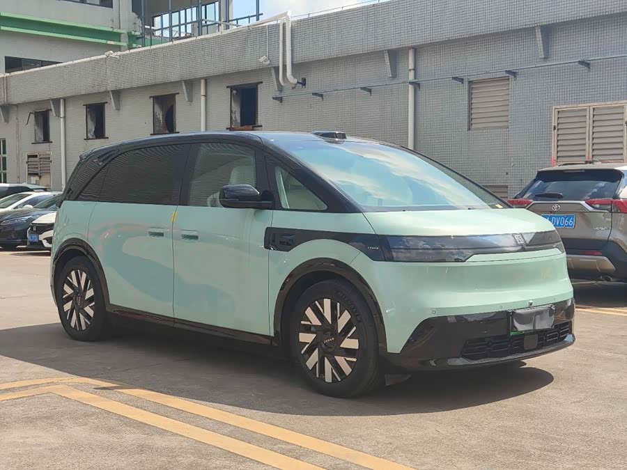 极氪 极氪MIX 2024 汽车图片 #4