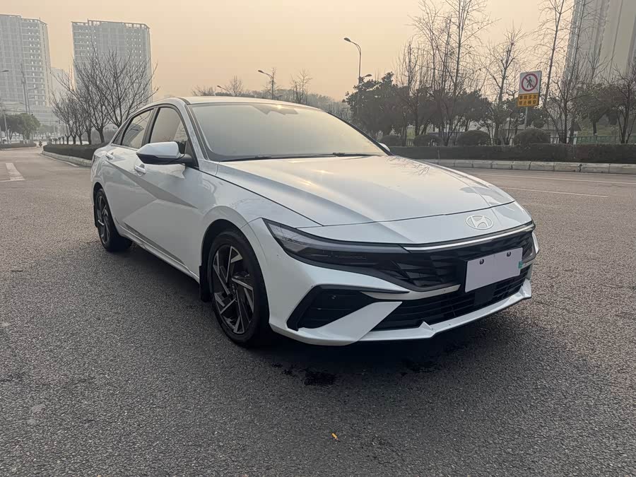 Hyundai Elantra 2025 immagine di auto #4