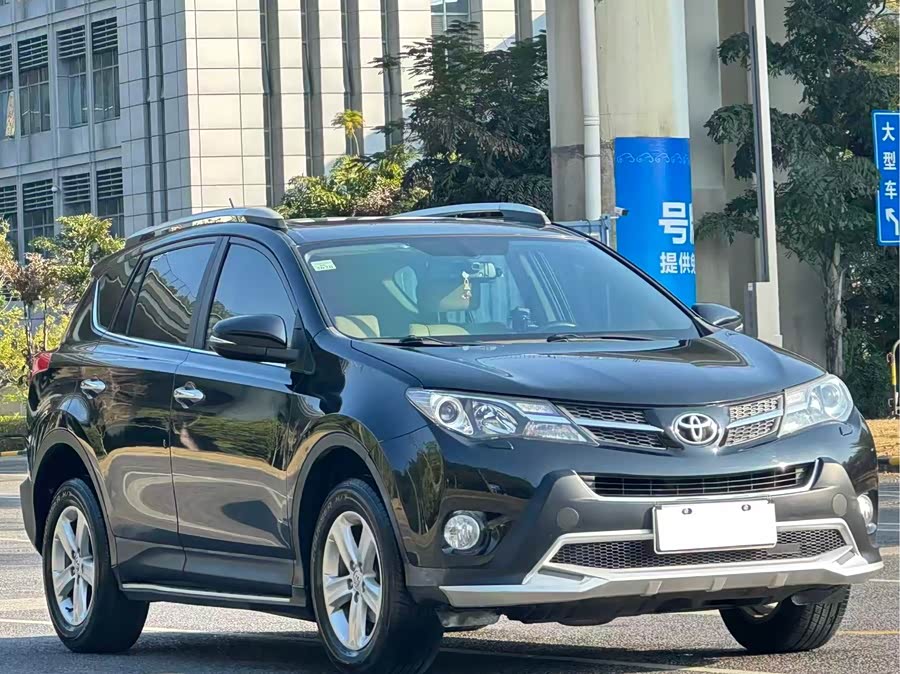 Toyota RAV4 2014 изображение автомобиля #4