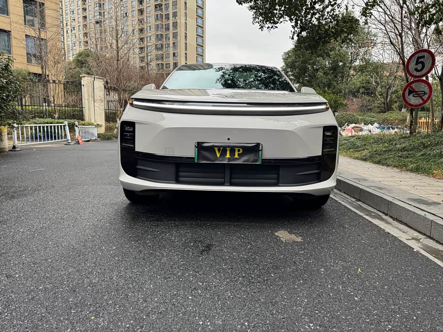 Li L6 2025 image de voiture #4