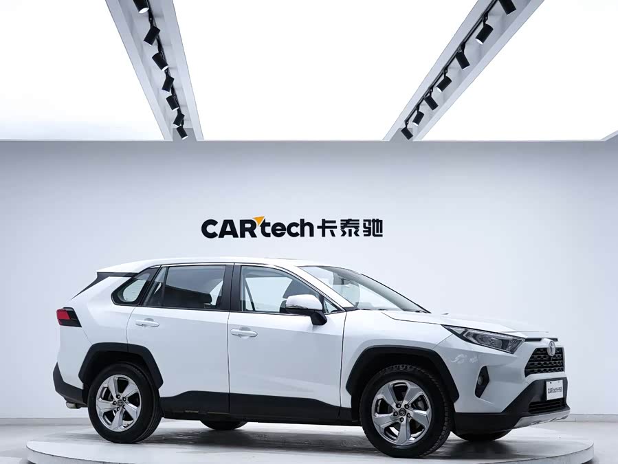 Toyota RAV4 2021 car image #4