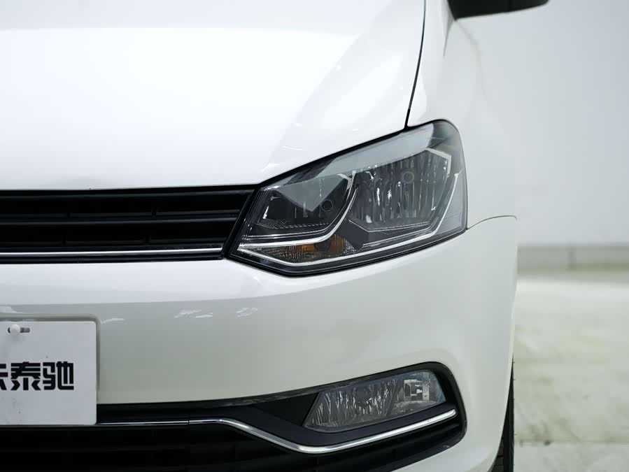 Volkswagen Polo 2016 car image #4