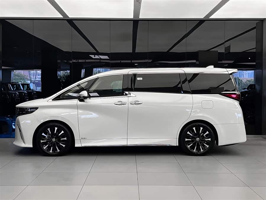 Toyota Alphard 2024 #4 Toyota Alphard 2024 car image #4