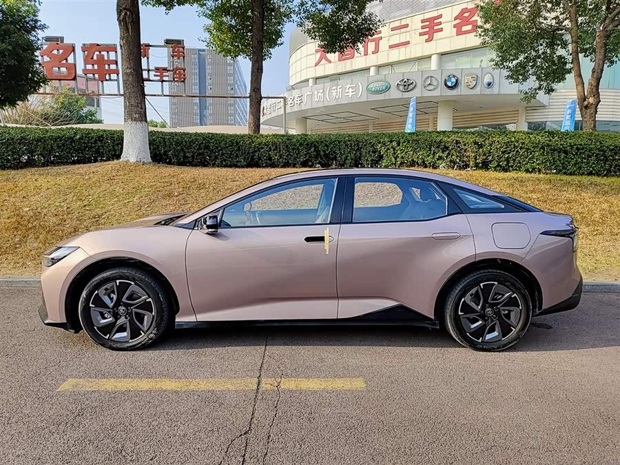 Toyota bZ3 2023 immagine di auto #4