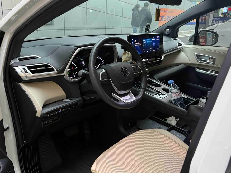 Toyota Granvia 2024 immagine di auto #4