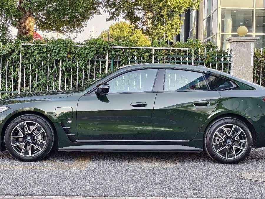 BMW i4 2023 car image #4