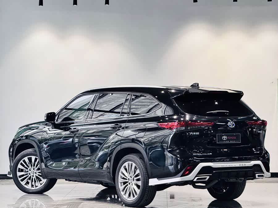 Toyota Highlander 2023 car image #4