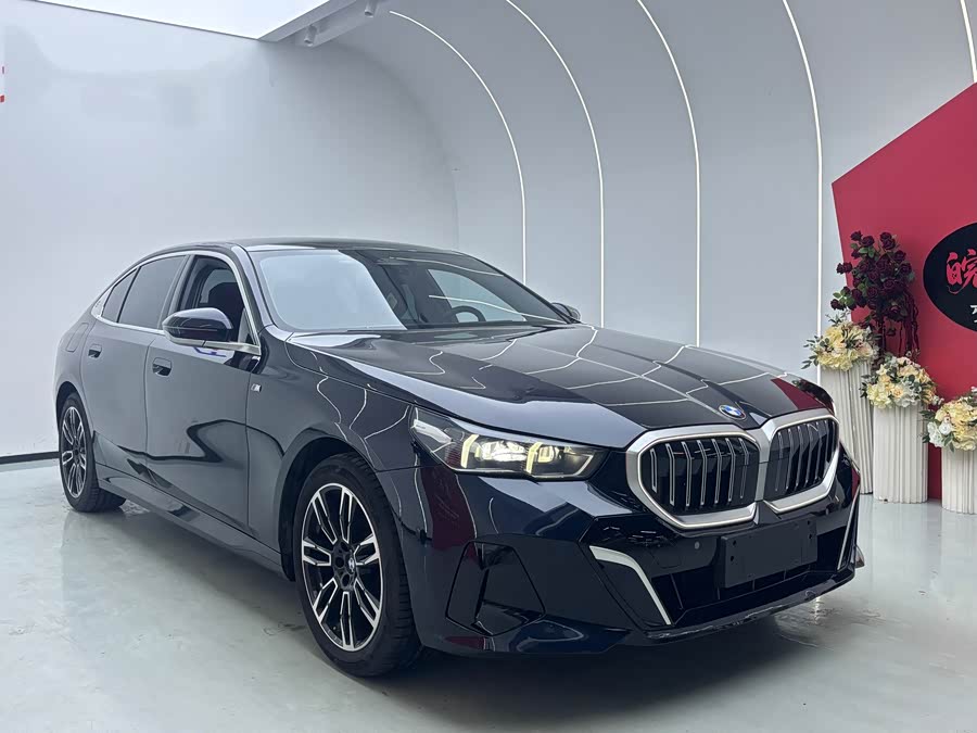 BMW 5 Series 2024 #4 BMW 5 Series 2024 car image #4