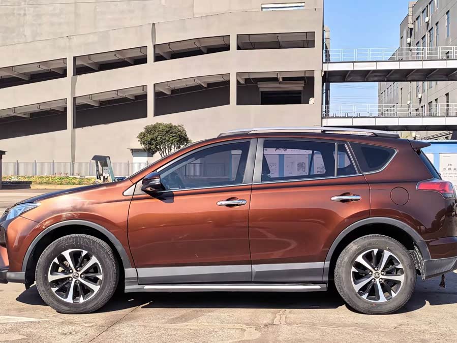 Toyota RAV4 2017 car image #4