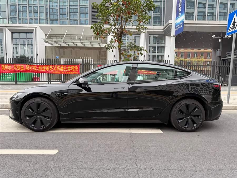 Tesla Model 3 2024 car image #4