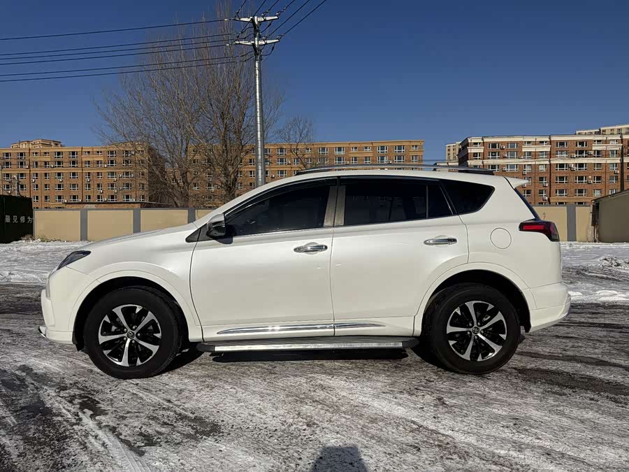 Toyota RAV4 2018 car image #4