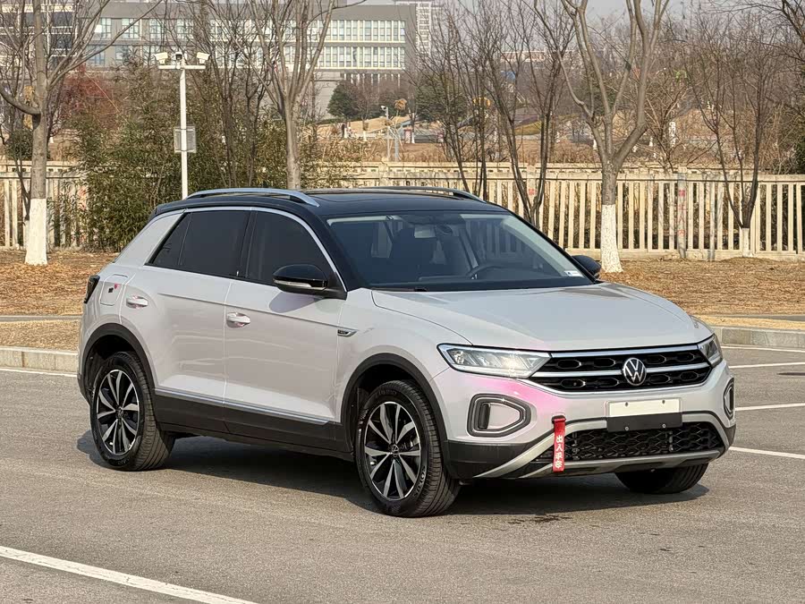 Volkswagen T-Roc 2023 car image #4