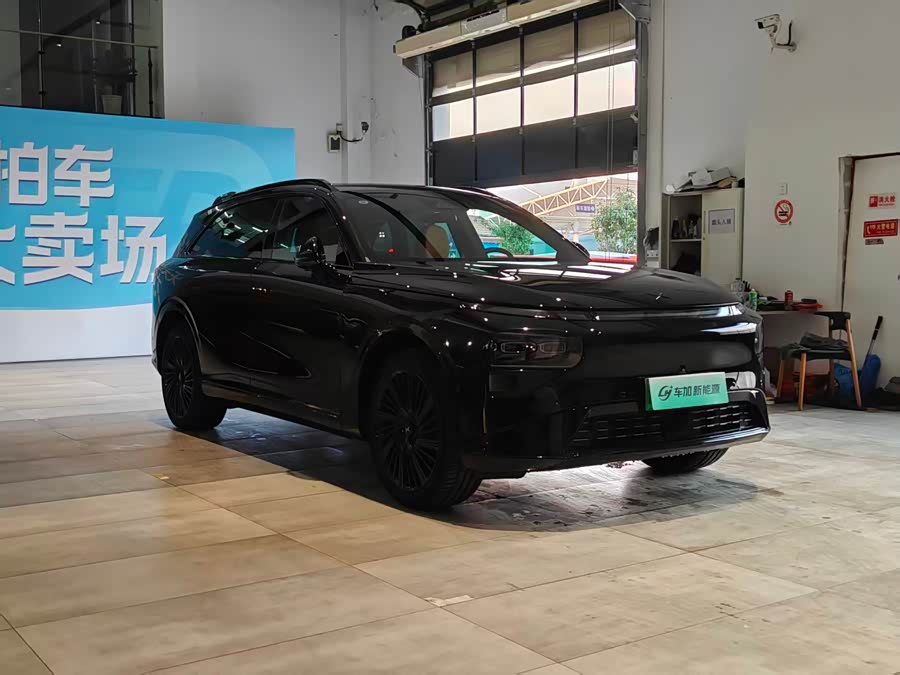 Xpeng G9 2025 صورة سيارة #4