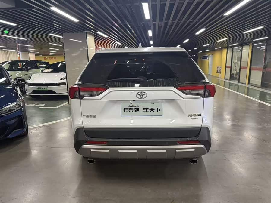 Toyota RAV4 2023 car image #4