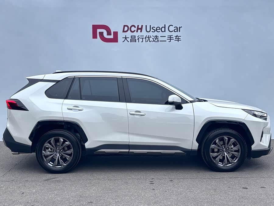 Toyota RAV4 2025 car image #4