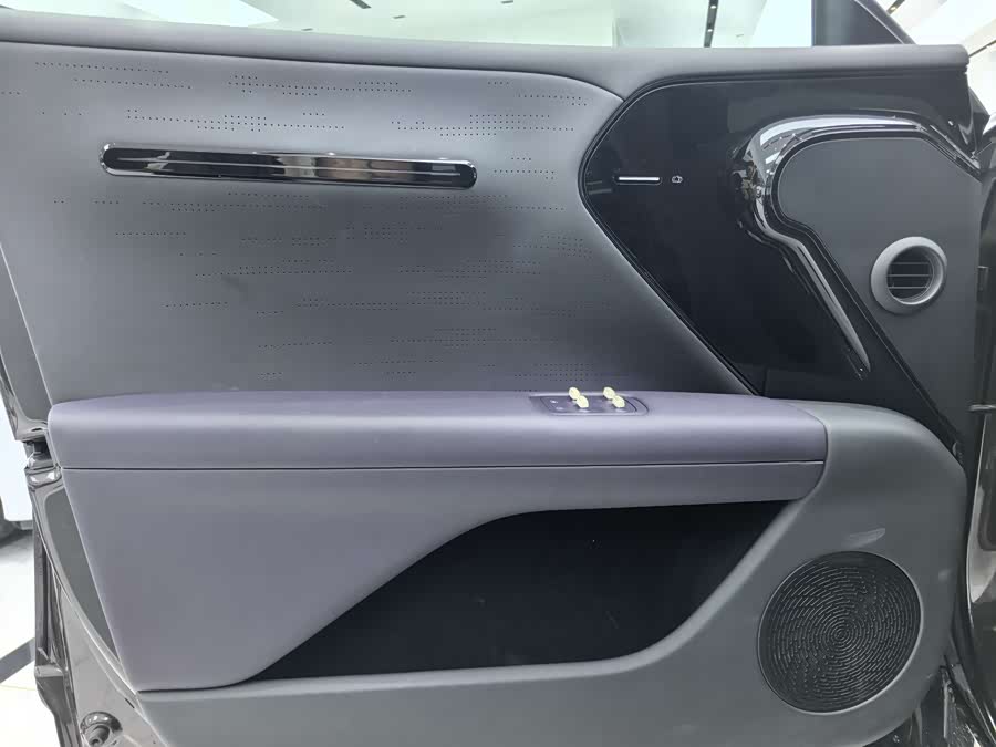Avatr 07 2024 car image #4