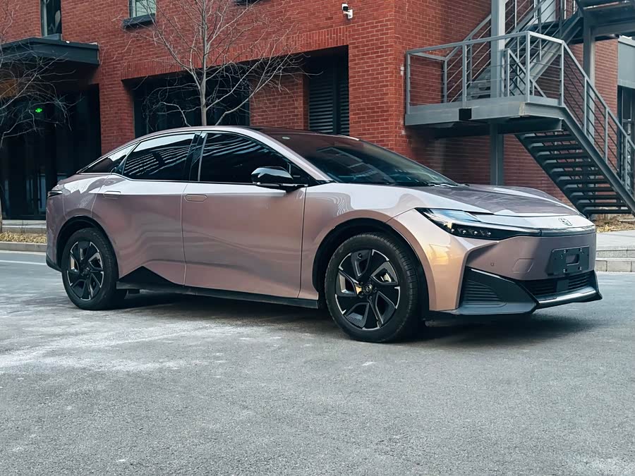 Toyota bZ3 2023 immagine di auto #4