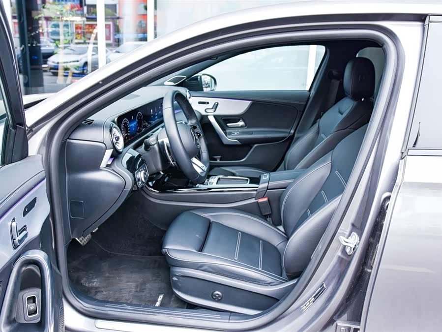 Mercedes-Benz A AMG 2025 #4 Mercedes-Benz A AMG 2025 صورة سيارة #4