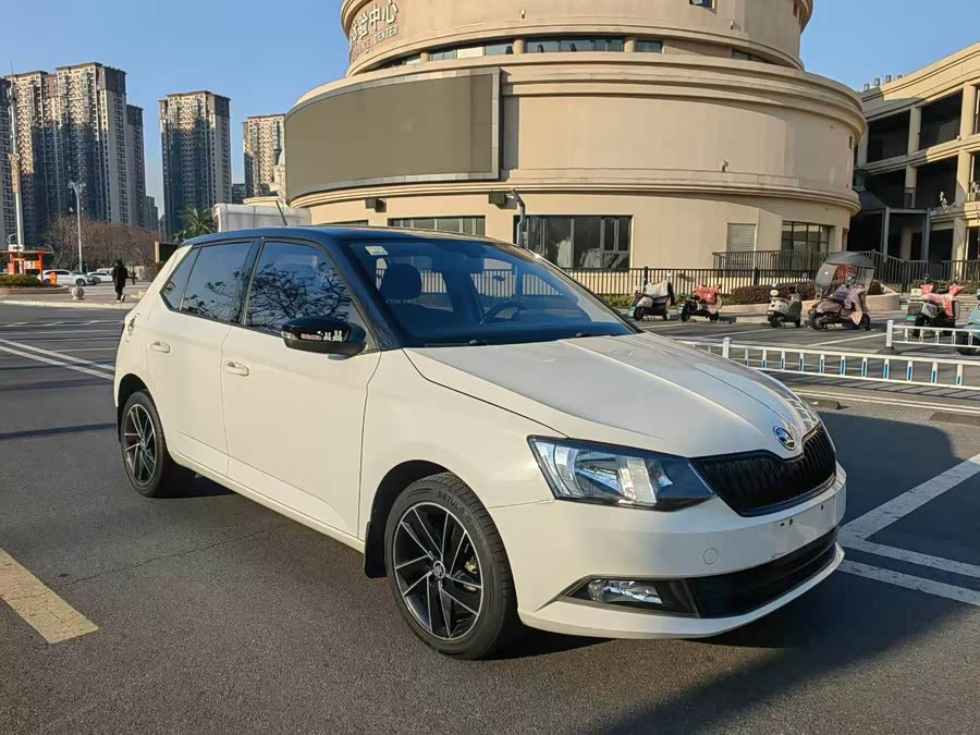 Skoda Fabia 2018 car image #4
