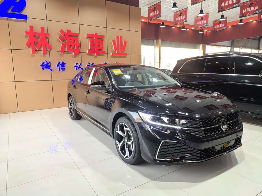 Volkswagen Passat 2025 car image #4