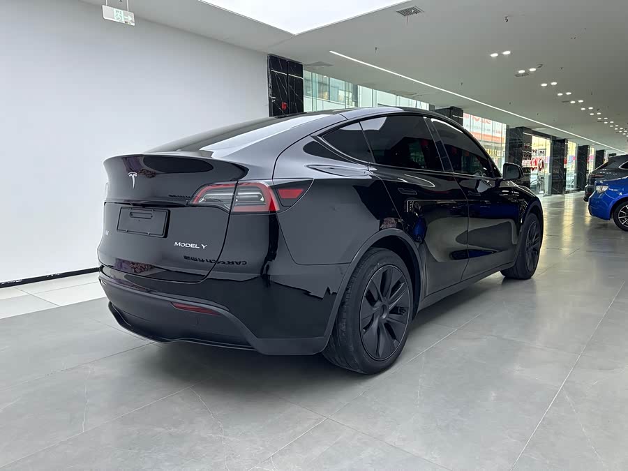 Tesla Model Y 2023 #4 Tesla Model Y 2023 car image #4