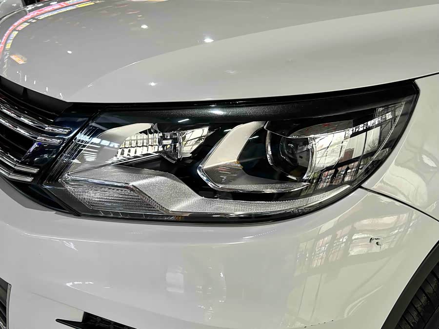 Volkswagen Tiguan 2019 car image #4