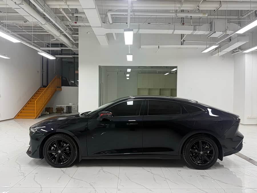 Changan UNI-V iDD 2023 car image #4