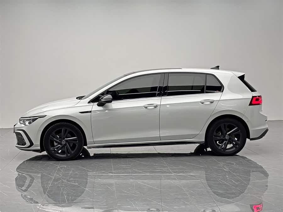 Volkswagen Golf 2025 car image #4