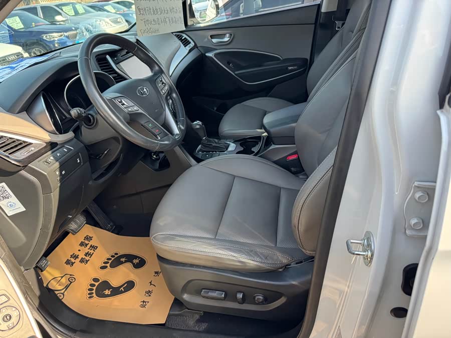 Hyundai Grand Santa Fe 2015 car image #4