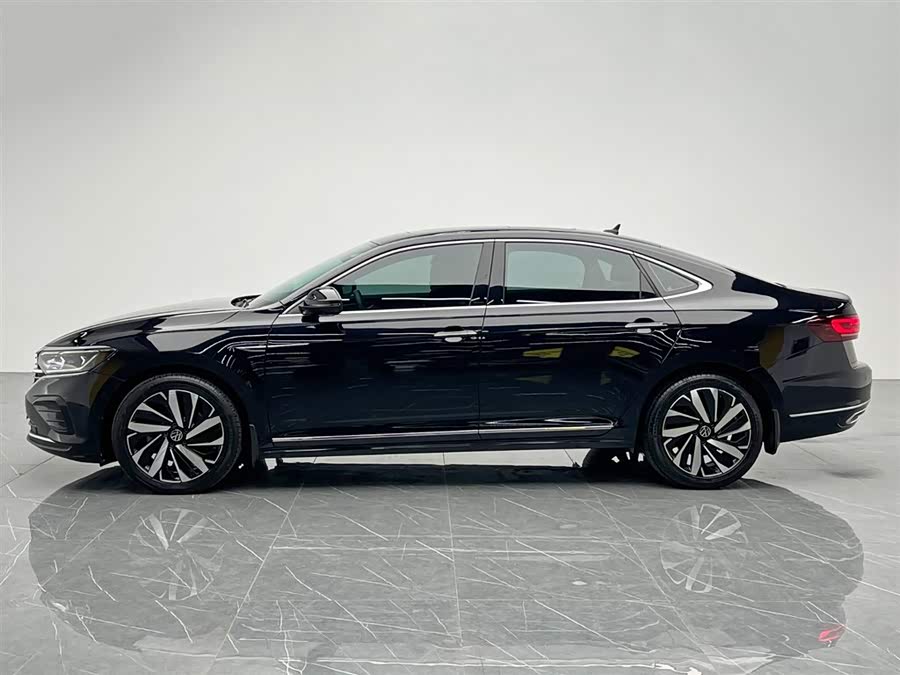 Volkswagen Passat 2023 car image #4
