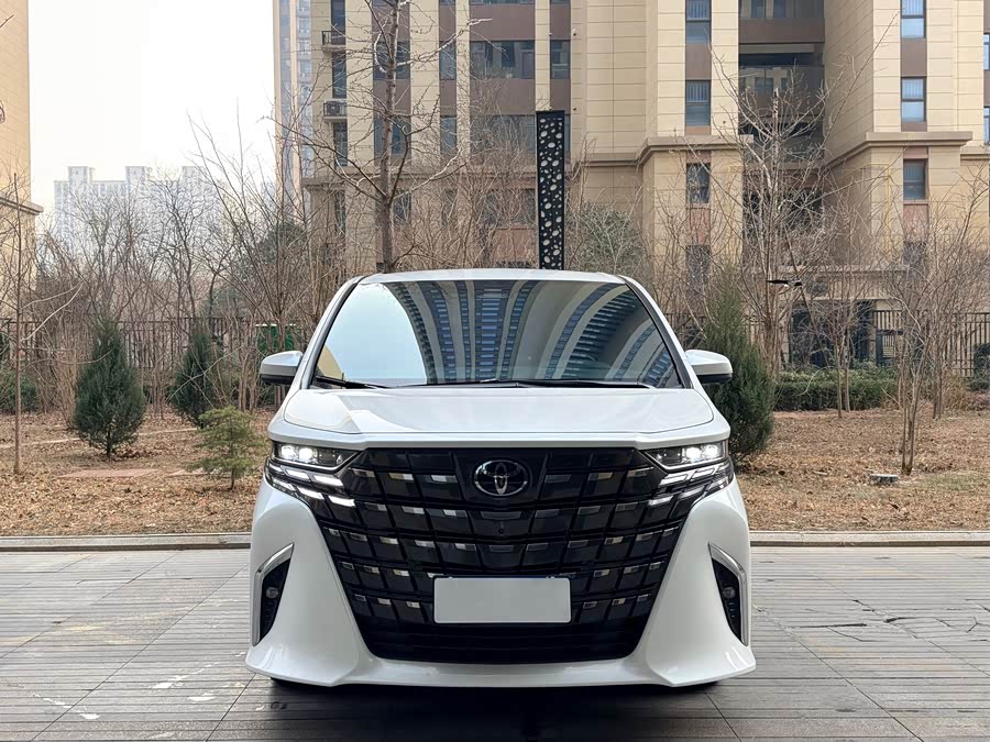 Toyota Alphard 2024 car image #4
