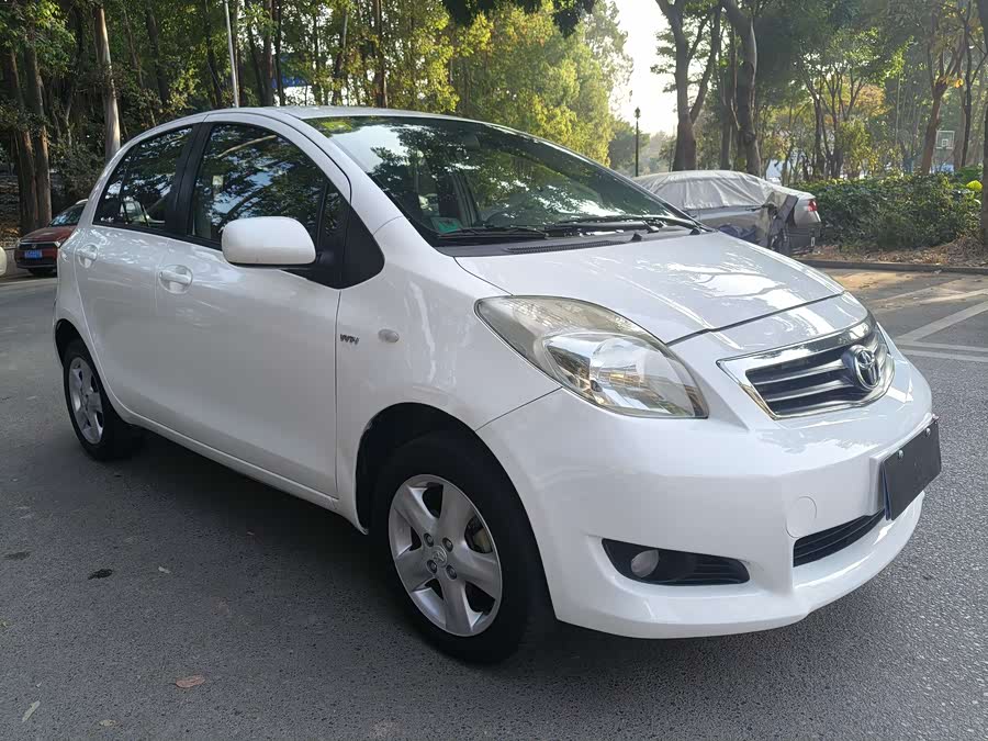 Toyota Yaris 2011 imagen de coche #4