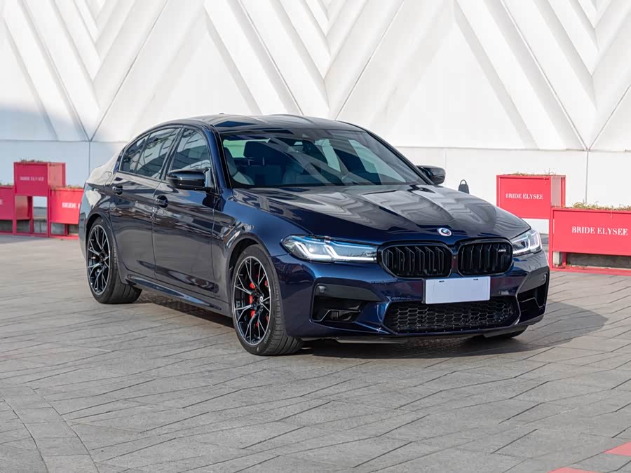 BMW M5 2023 изображение автомобиля #4